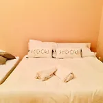 Hotel Apartment In Prague 2 Square