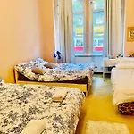 Hotel Apartment In Prague 2 Square