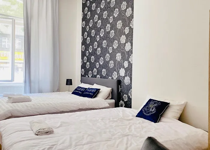 Hotel Apartment In Prague 2 Square